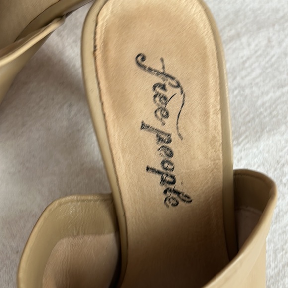 Super soft tan leather slides with a small heel - Picture 2 of 4